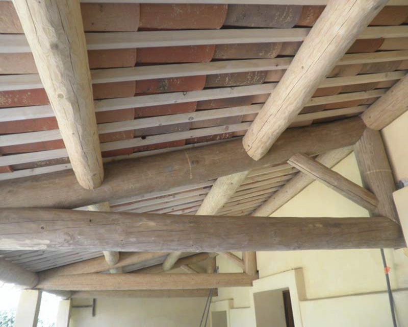 Traitement au xylophène de la charpente en bois d'une résidence à Marseille  7ème , Bouches du Rhône - Pose et réparation toiture et charpente  Aix-en-Provence - Altitude bois